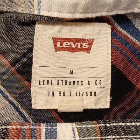 Men's medium Levi's plaid casual shirt - Picture 3 of 3